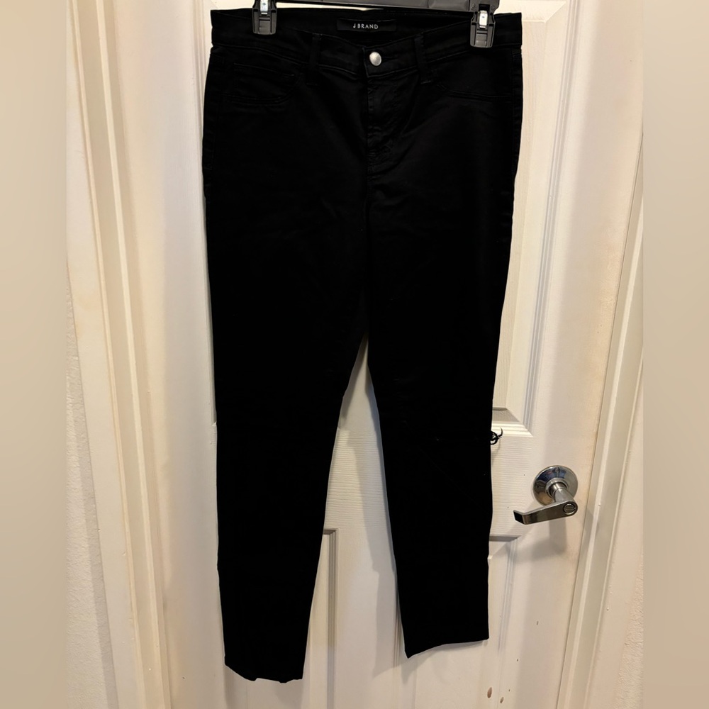 Women’s Distressed Jeans